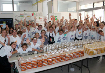 Families prepare 522 food packages in Sydney, Australia (Good Deeds Day)