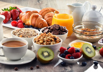 There's no better way to start the day than with a healthy breakfast. (Shutterstock)