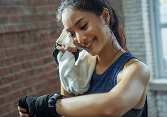 Woman athlete working up a sweat.