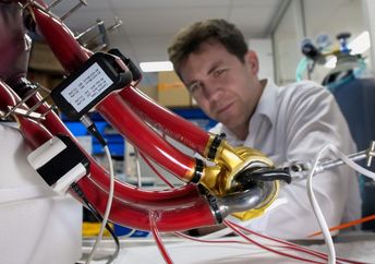 Daniel Timms with the BiVACOR’s artificial heart.