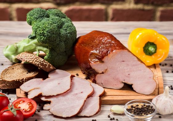 Enjoy an iron-rich meal of sliced meat and broccoli.