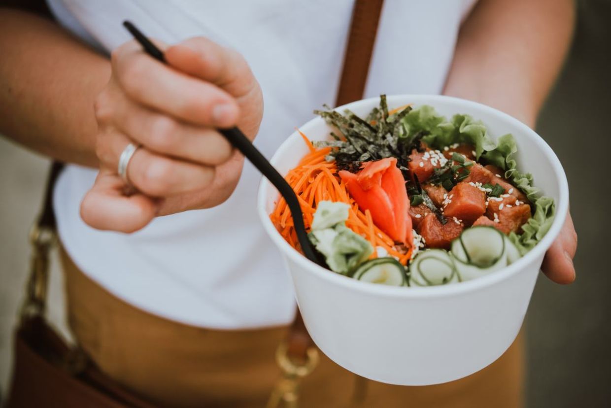 Salmon poke bowls are very healthy.