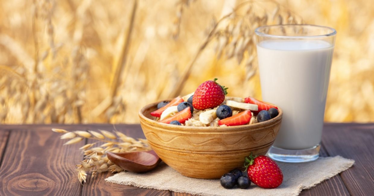 Oatmeal and berries make a healthy breakfast.