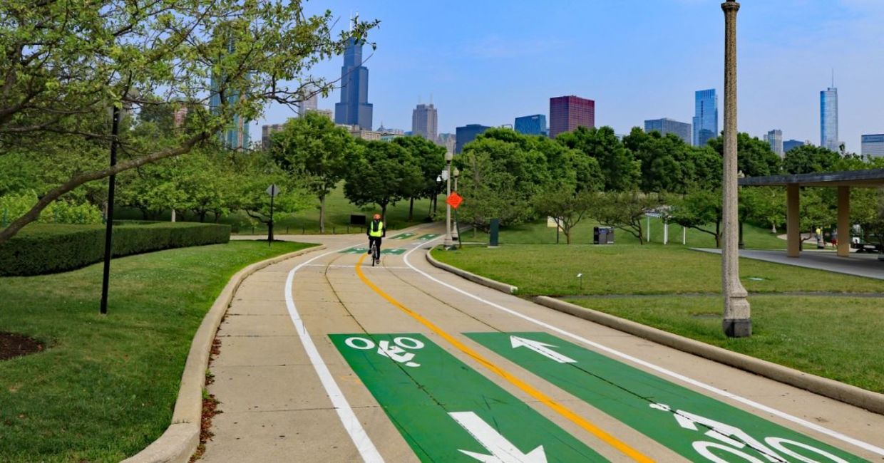 Bike route in a Chicago prk.