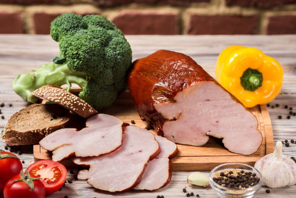 Enjoy an iron-rich meal of sliced meat and broccoli.