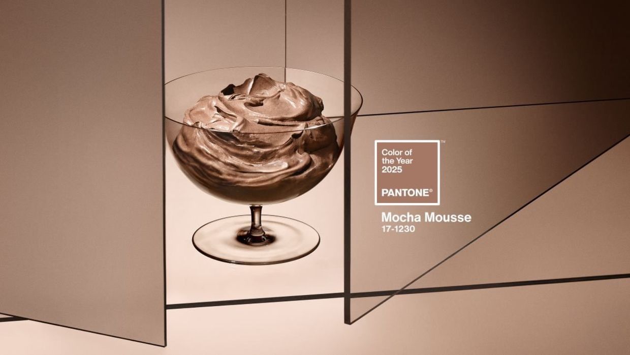 PANTONE 17-1230 Mocha Mousse.