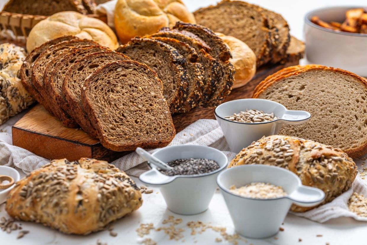 Whole grains contains fiber.