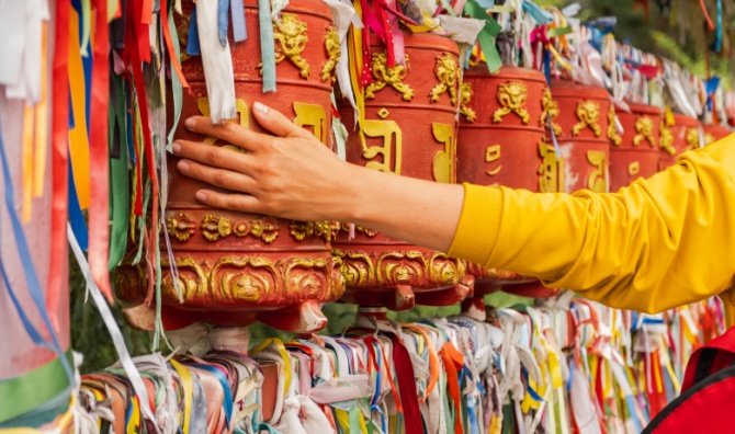5 Buddhist Rituals Around the World - GOODNET | Gateway to doing good