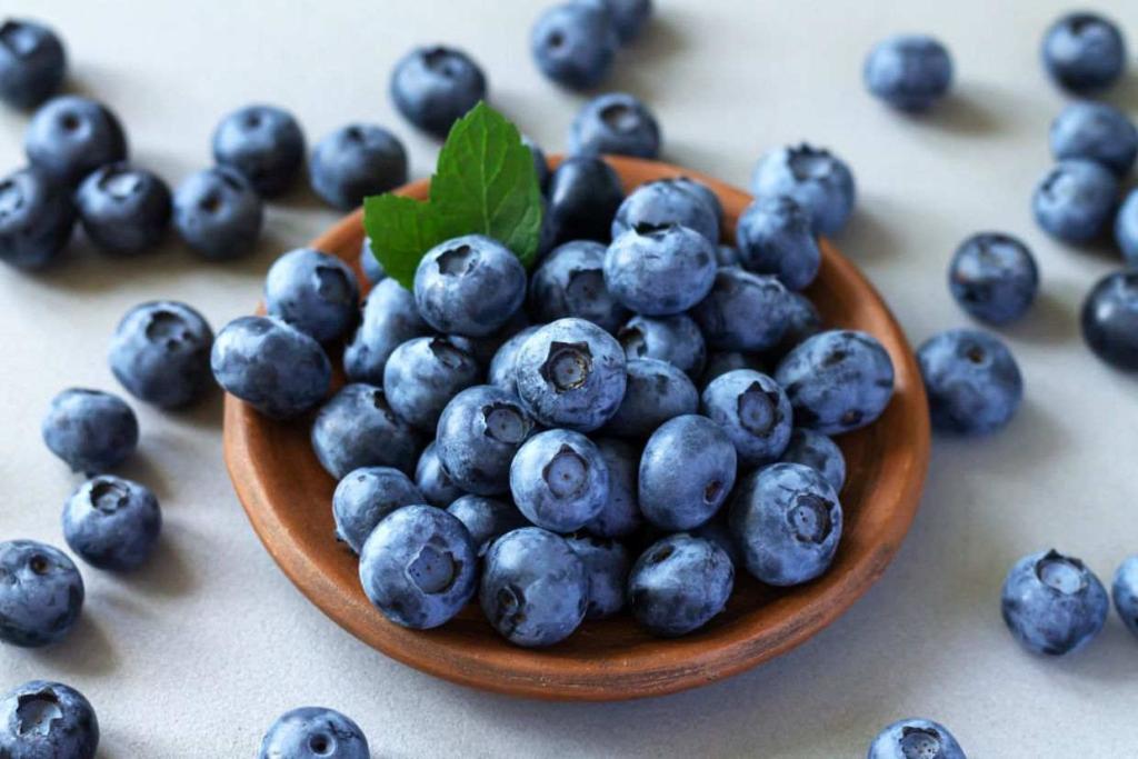Berries contain antioxidants that could improve brain health.