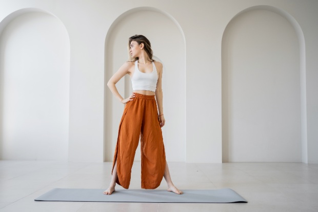 Woman in standing position.